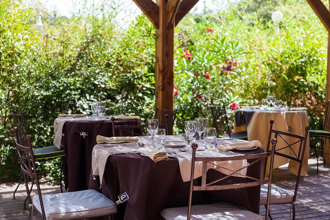 Hotel Logis Le Relais Sarrasin Vezenobres Exterior foto